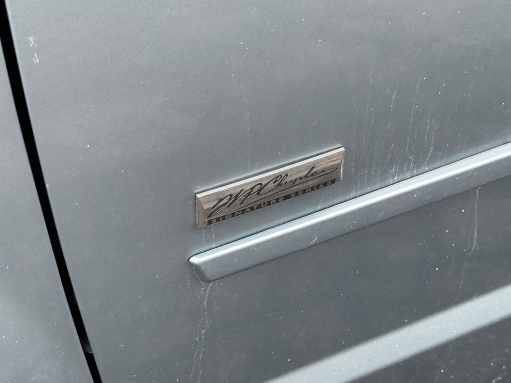 Used 2008 Chrysler Town & Country Touring image 10