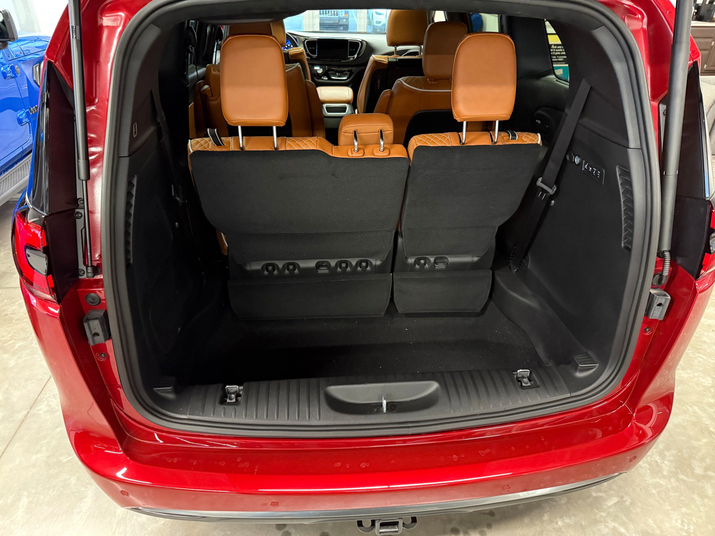 New 2026 Chrysler Pacifica Pinnacle w/ Trailer Tow Group AWD/4WD image 19