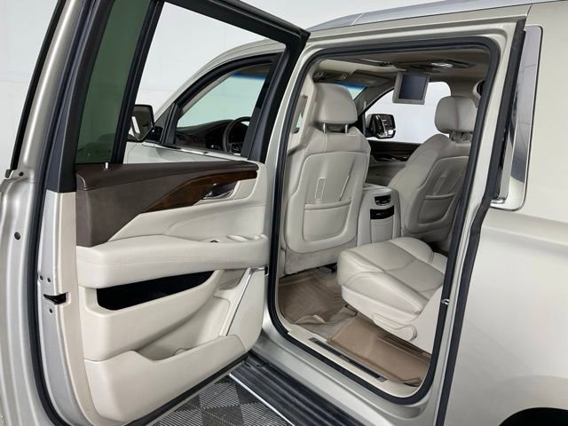 Used 2016 Cadillac Escalade ESV Luxury image 33