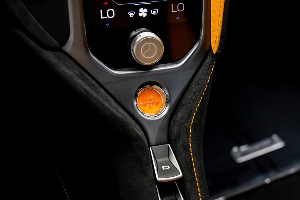 Used 2026 McLaren 750S Spider RWD image 22