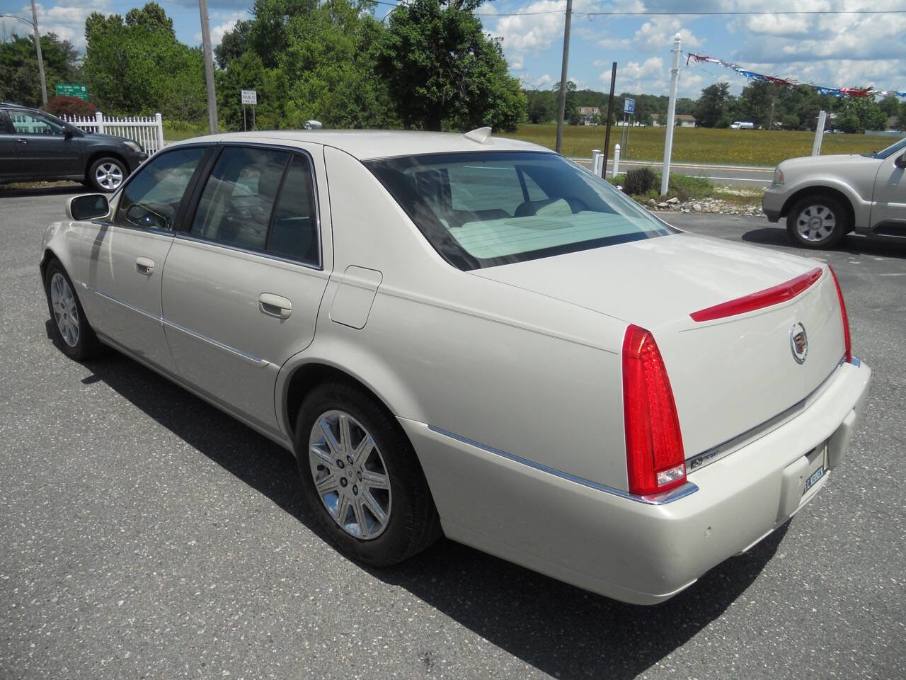 Used 2010 Cadillac DTS Premium FWD image 9