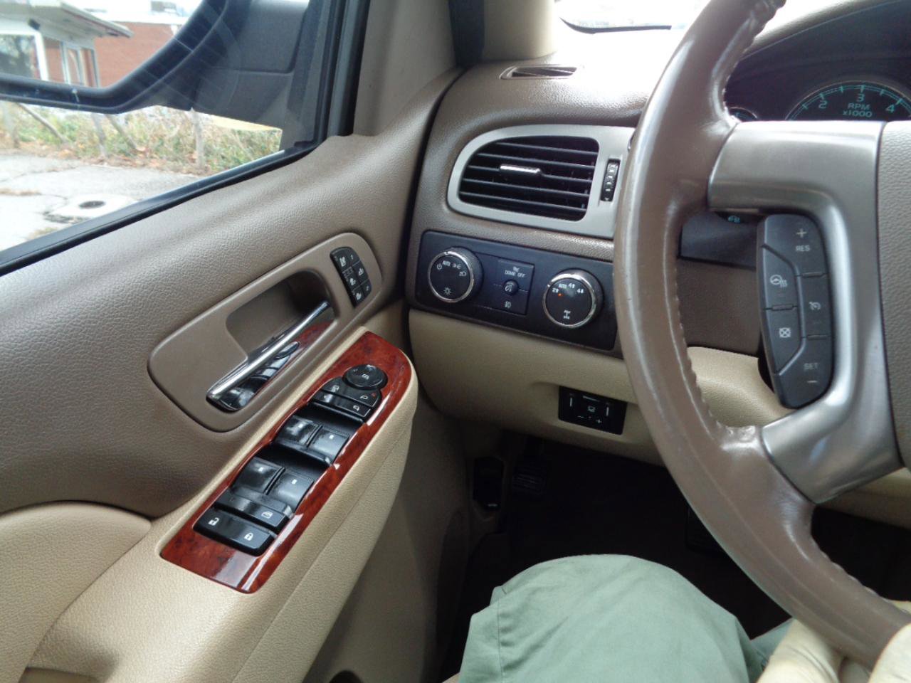 Used 2012 Chevrolet Tahoe LTZ AWD/4WD image 23