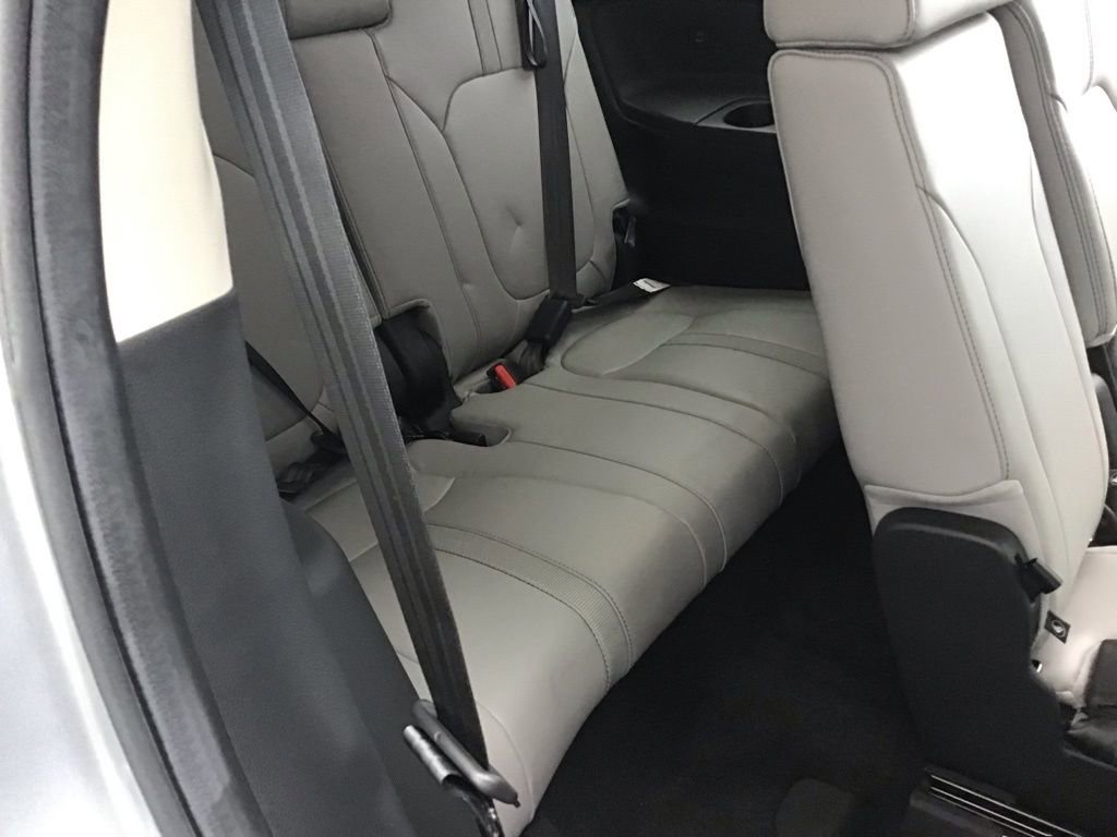 Used 2025 Honda Pilot EX-L image 17