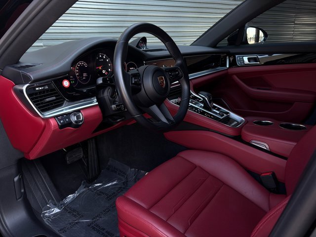 Certified 2023 Porsche Panamera Platinum Edition image 4