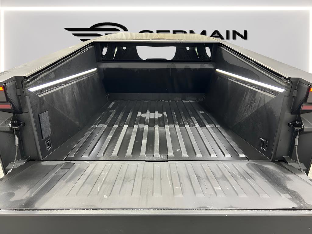 Used 2024 Tesla Cybertruck AWD Crew Cab image 26