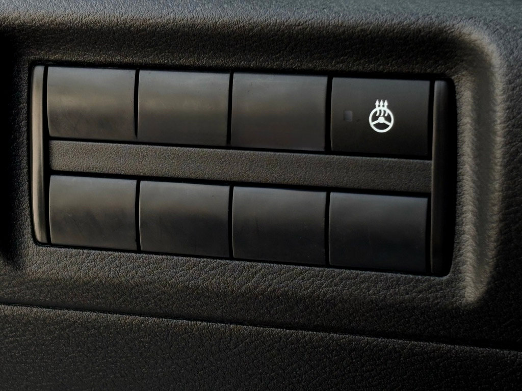 Used 2023 Nissan Kicks SR w/ SR Premium Package FWD image 33