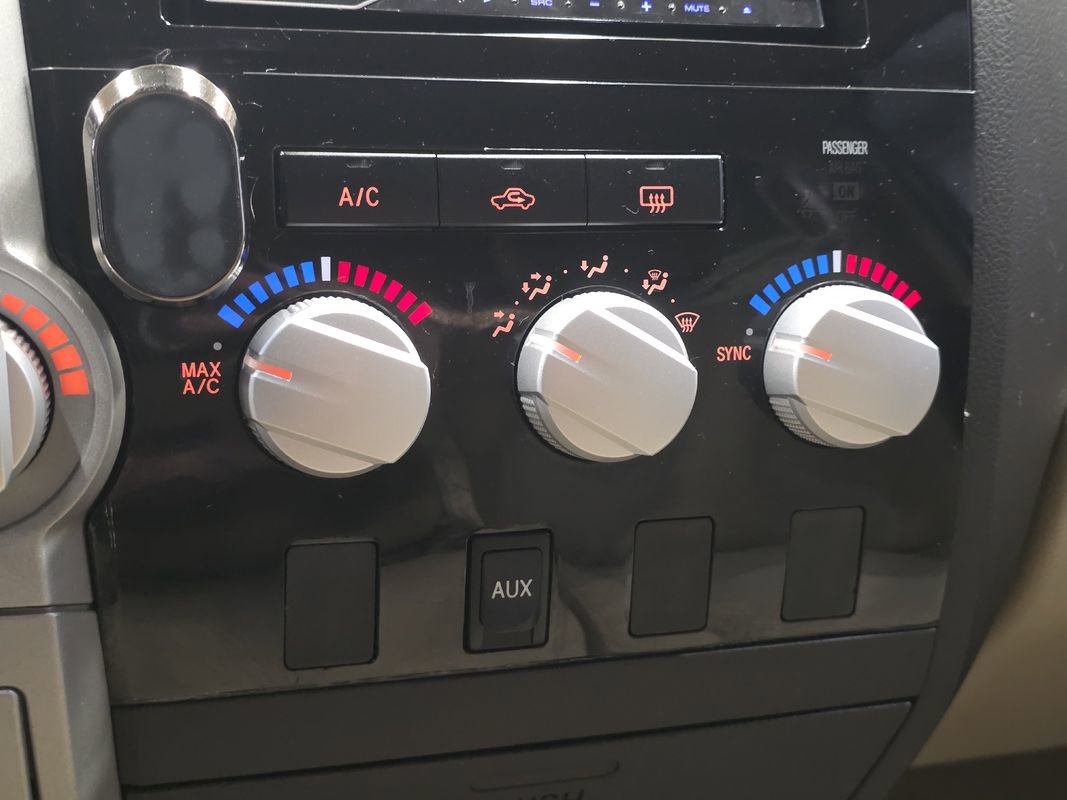 Used 2009 Toyota Tundra 4x4 CrewMax image 34