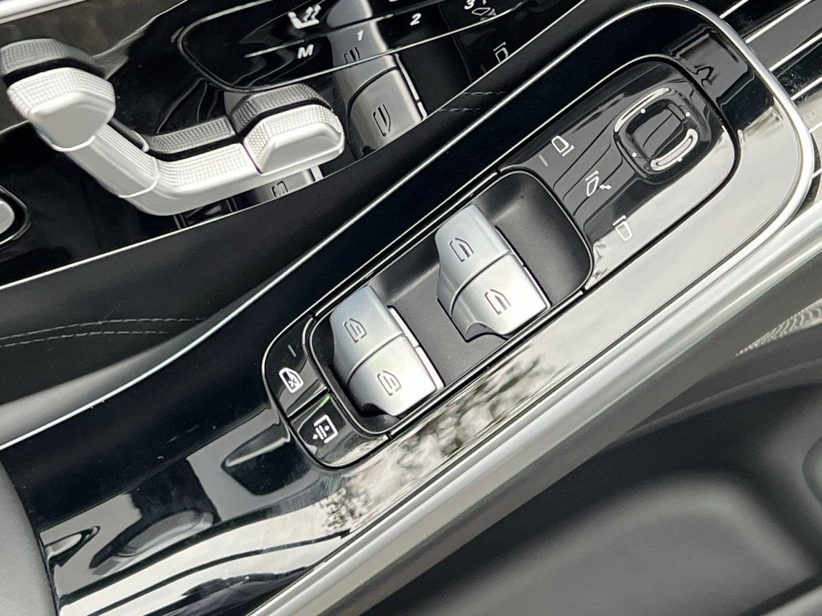 Certified 2025 Mercedes-Benz Maybach S 680 4MATIC image 13