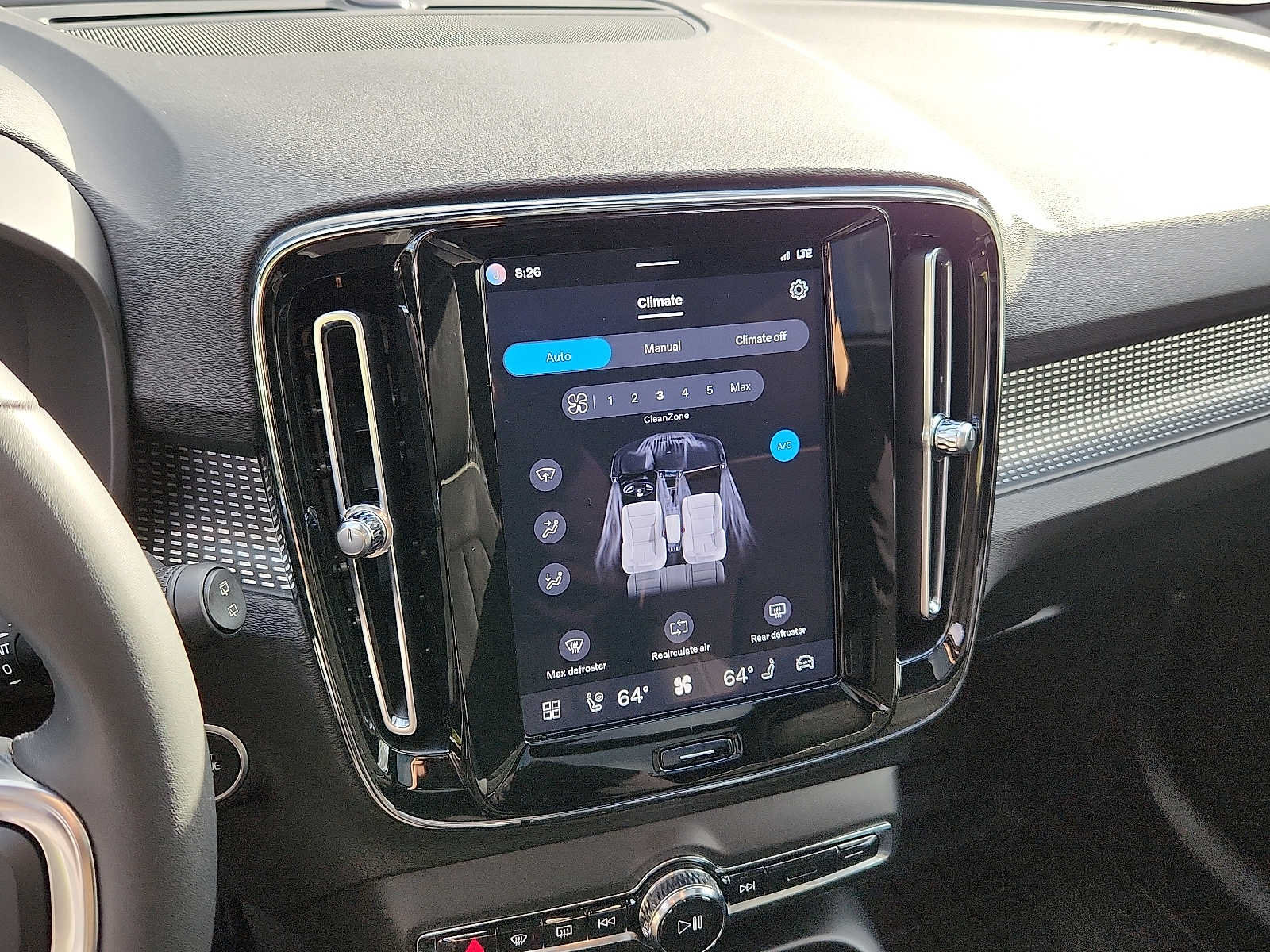 Certified 2023 Volvo XC40 B5 Plus w/ Climate Package AWD/4WD image 17