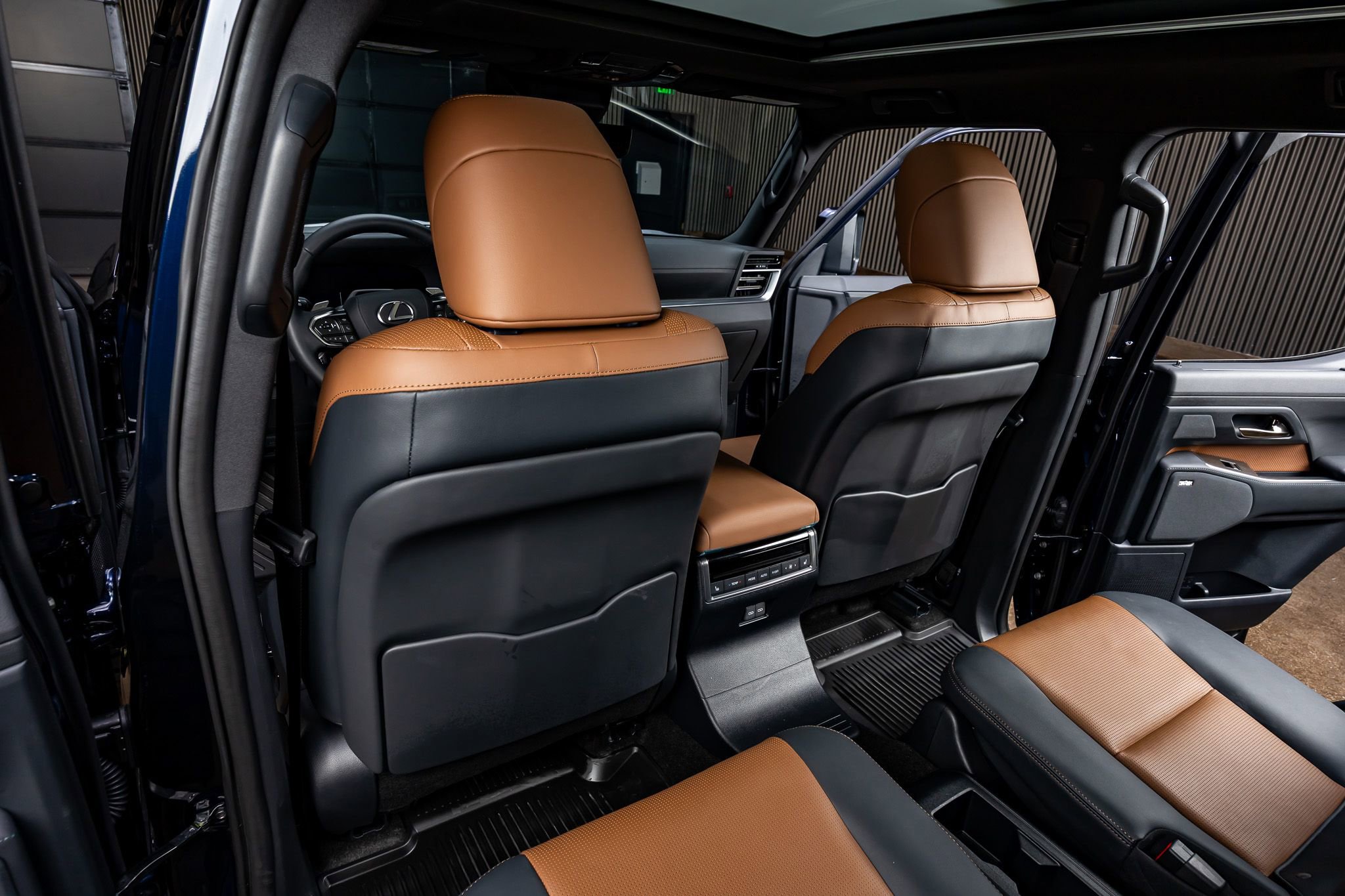 Used 2025 Lexus GX 550 w/ Accessory Package (2T) image 33