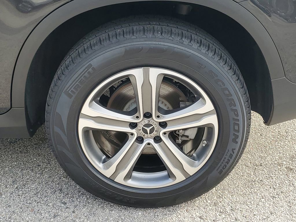 Used 2022 Mercedes-Benz GLC 300 w/ Premium Package Lite image 6