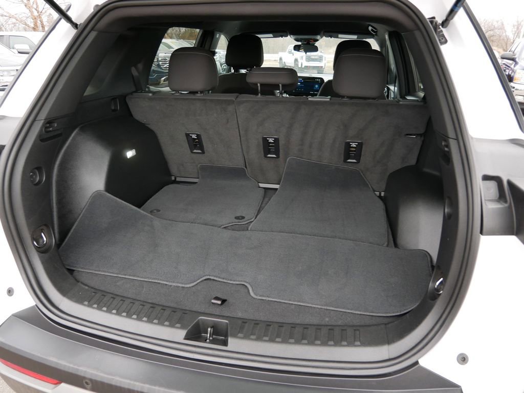 Used 2025 Chevrolet Equinox LT AWD/4WD image 13