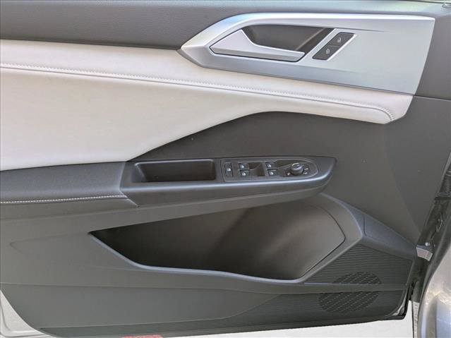 New 2026 Volkswagen Taos SE FWD image 16