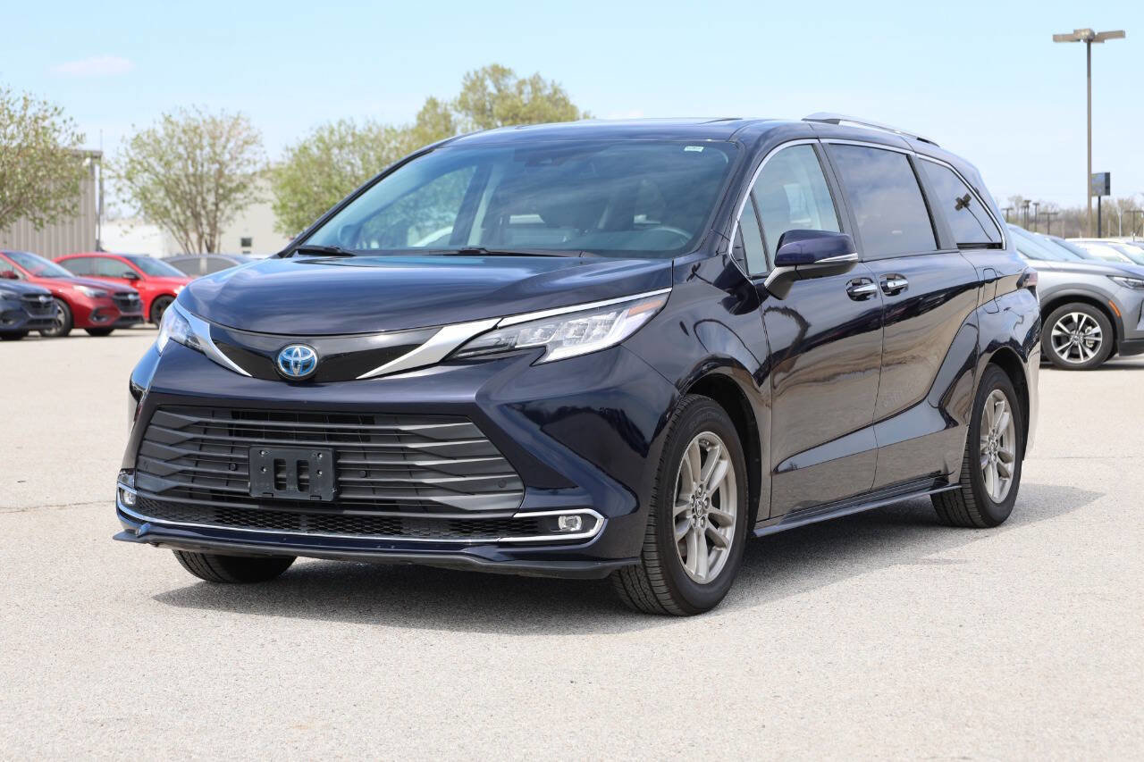 Used 2023 Toyota Sienna Limited AWD/4WD image 6