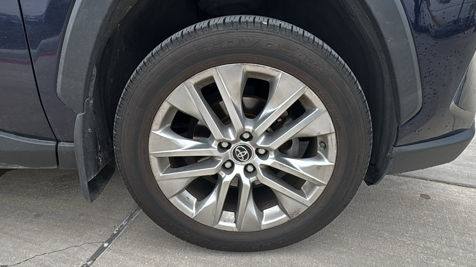 Used 2019 Toyota RAV4 Limited w/ Advanced Technology Package FWD image 33