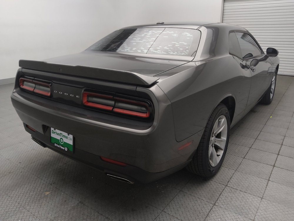 Used 2018 Dodge Challenger SXT RWD image 9