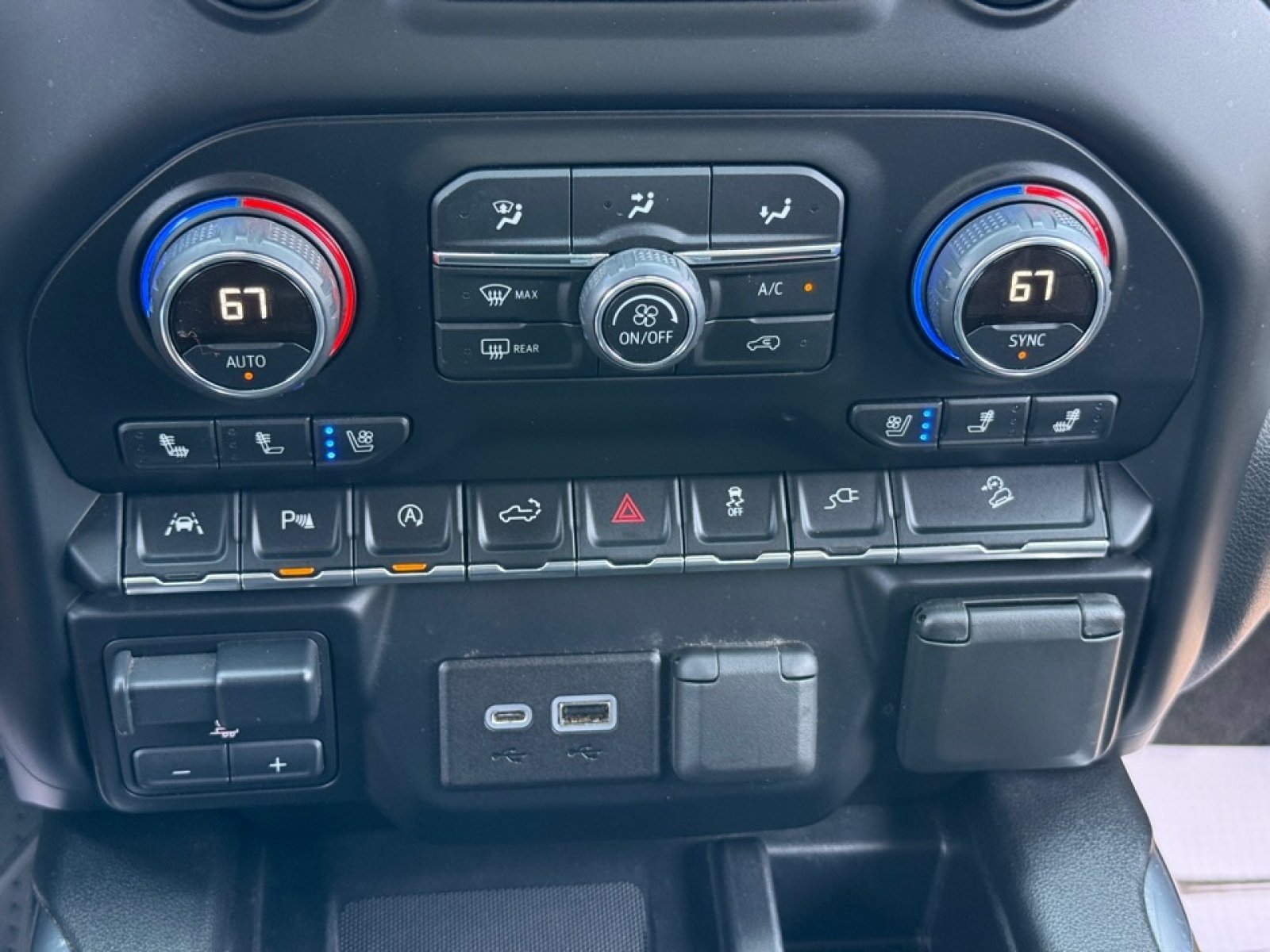 Used 2019 Chevrolet Silverado 1500 High Country w/ Technology Package AWD/4WD image 17