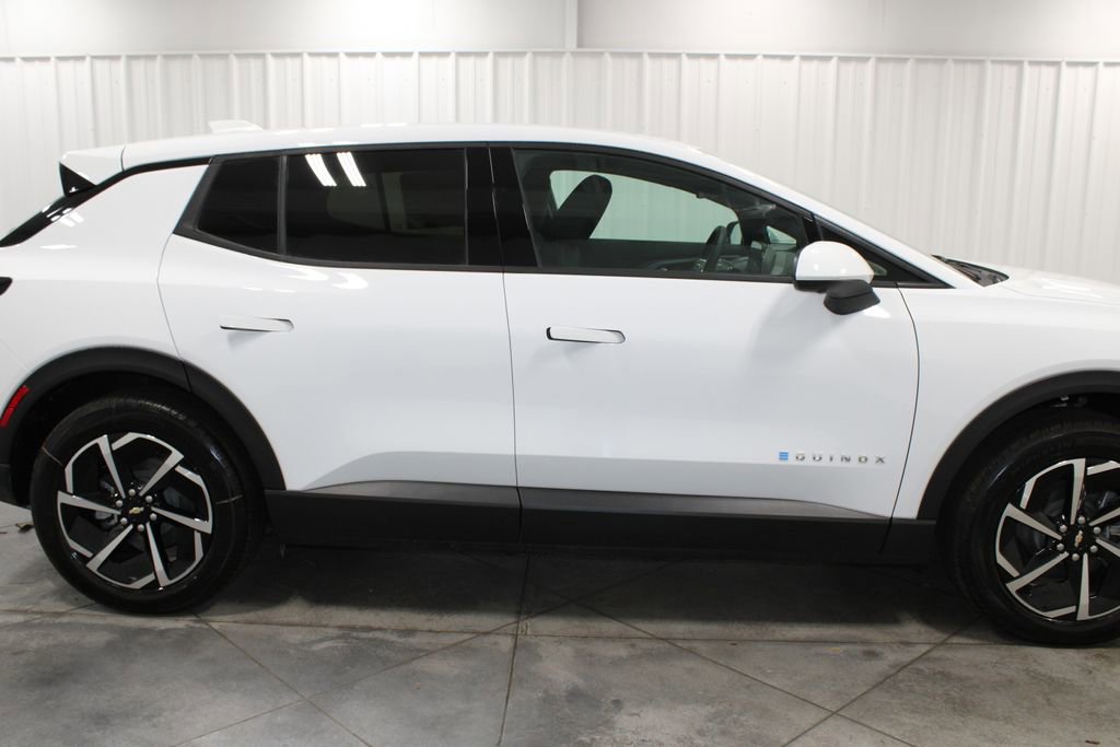 New 2026 Chevrolet Equinox EV LT image 11