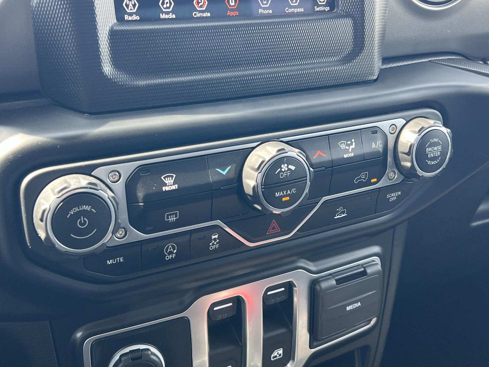 Used 2023 Jeep Wrangler Sport S image 15