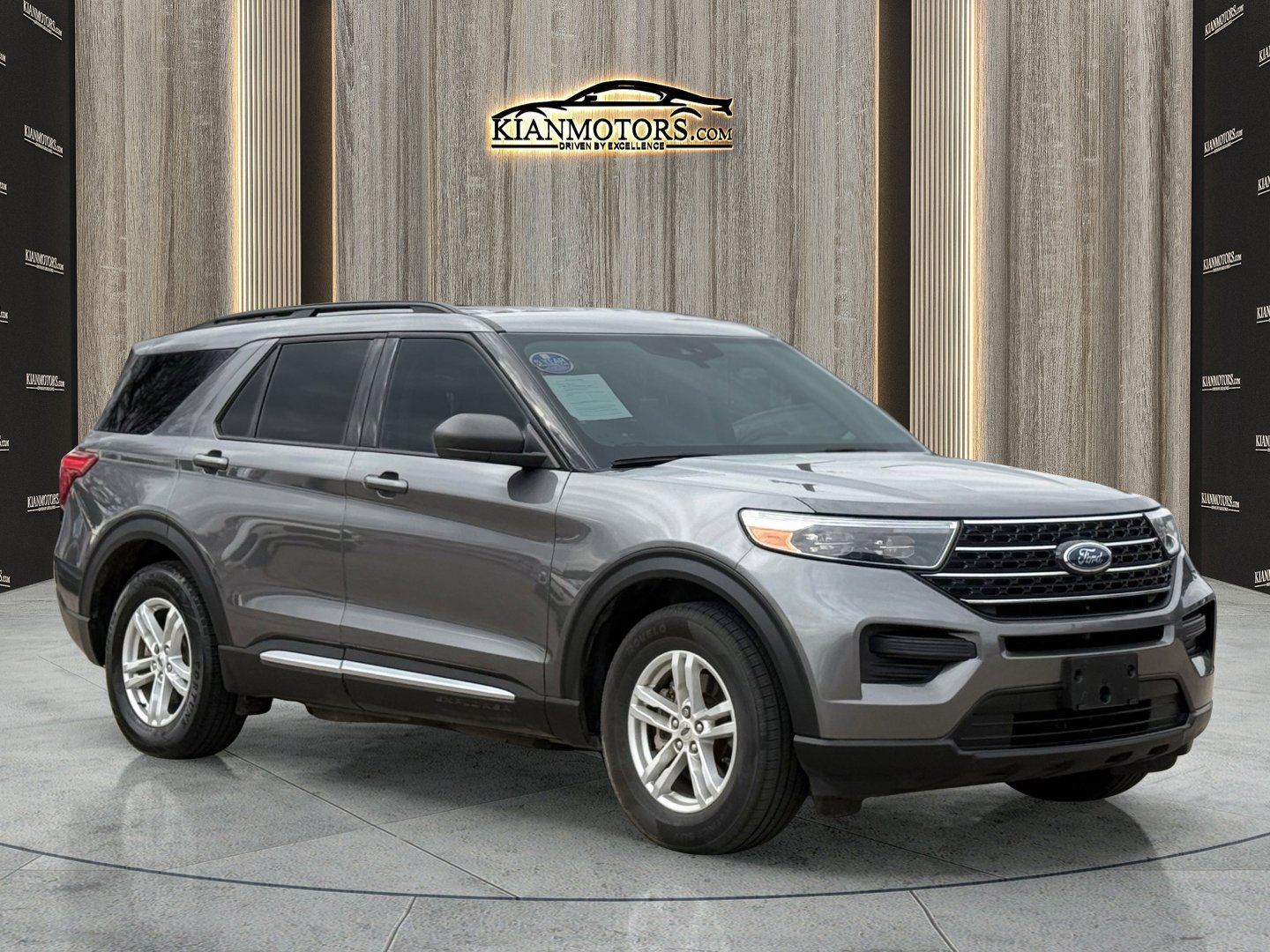 Used 2022 Ford Explorer XLT image 1