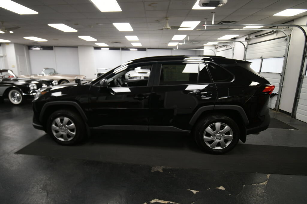 Used 2019 Toyota RAV4 LE w/ All Weather Liner Package AWD/4WD image 4