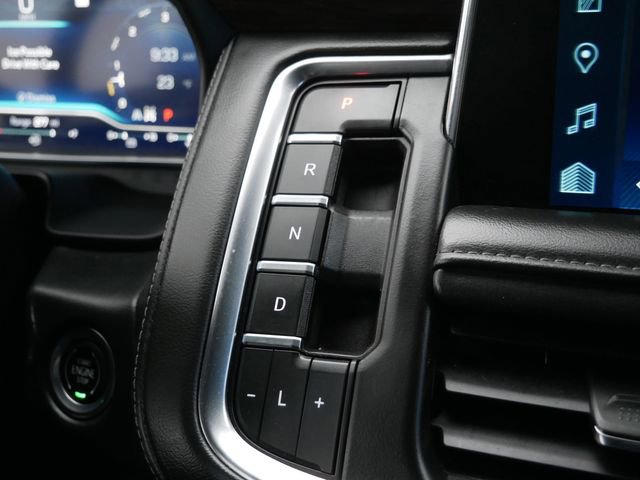 Used 2022 Chevrolet Suburban LT image 16