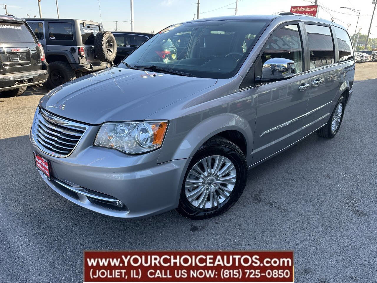 Used 2015 Chrysler Town & Country Limited image 1