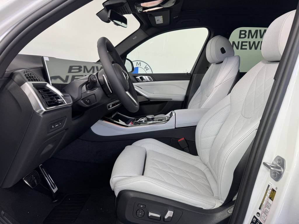 New 2026 BMW X5 xDrive40i w/ M Sport Package AWD/4WD image 2