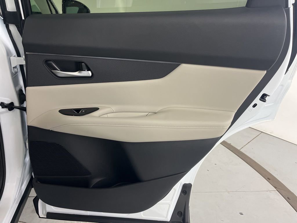 Used 2025 Nissan Murano SV image 29