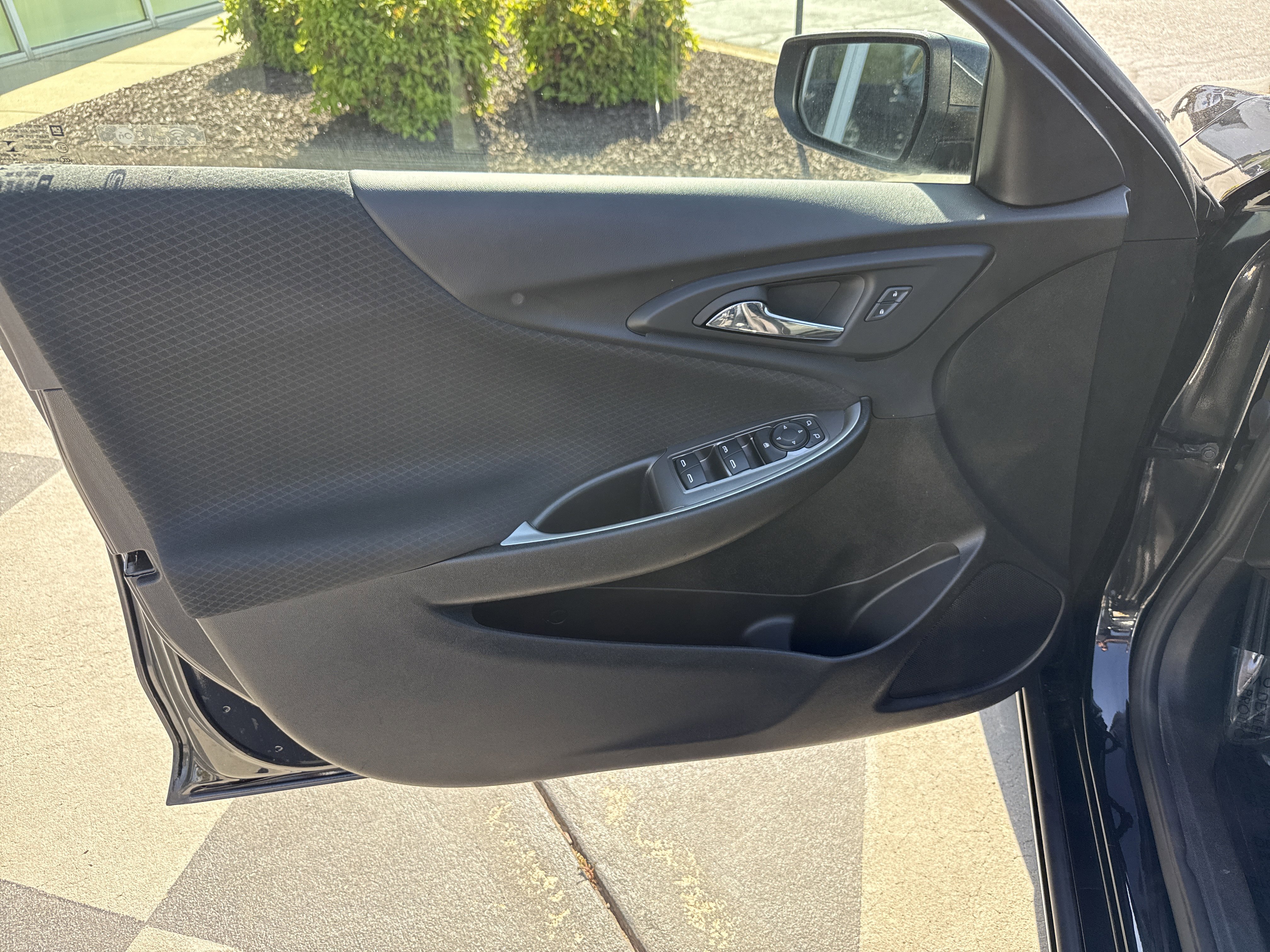 Used 2025 Chevrolet Malibu LT FWD image 14