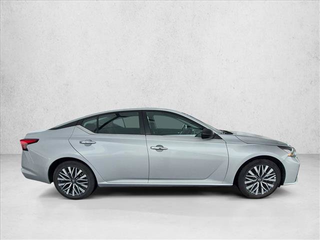Used 2025 Nissan Altima 2.5 SV FWD image 4