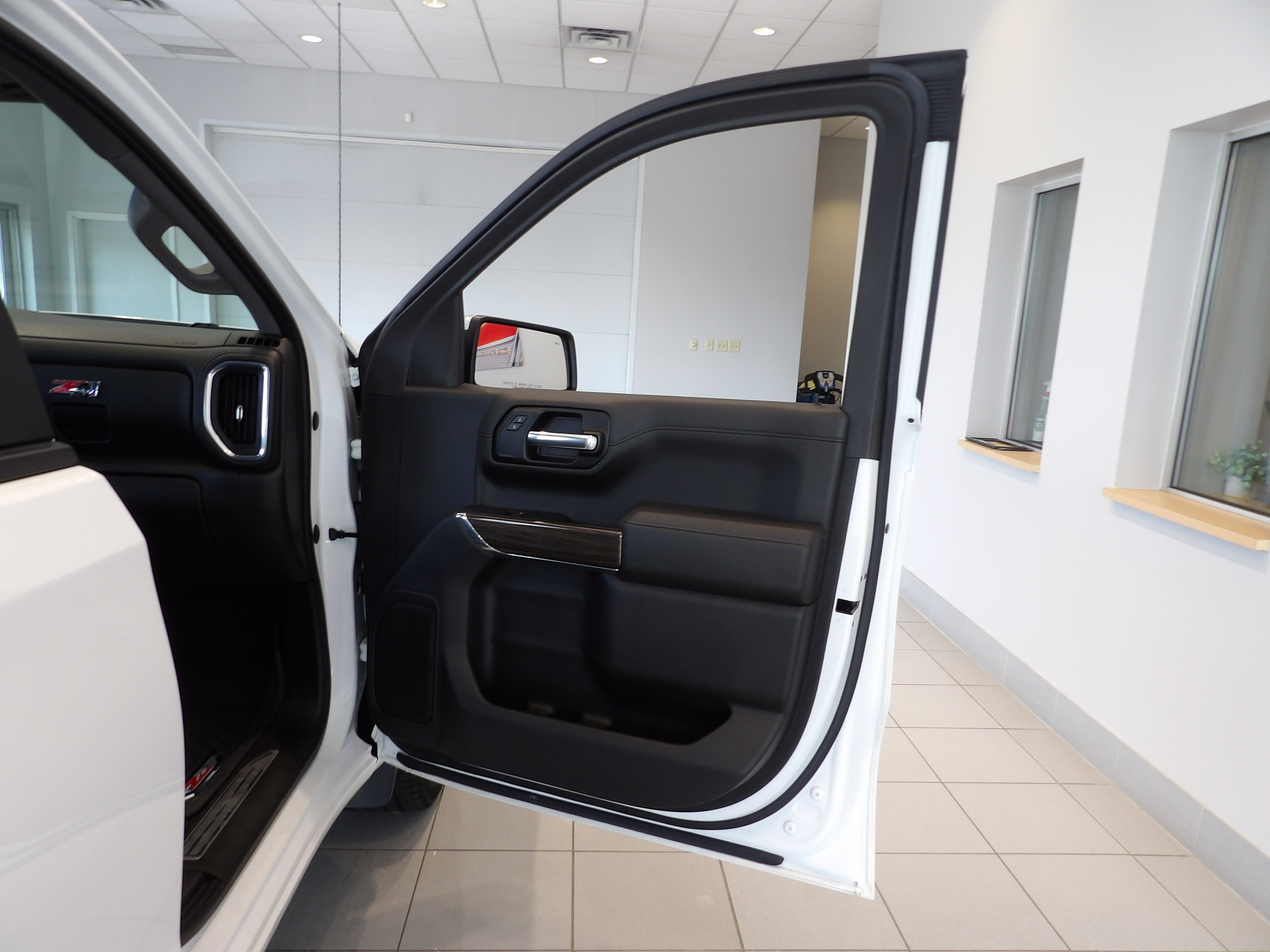 Used 2021 Chevrolet Silverado 1500 LT AWD/4WD image 22