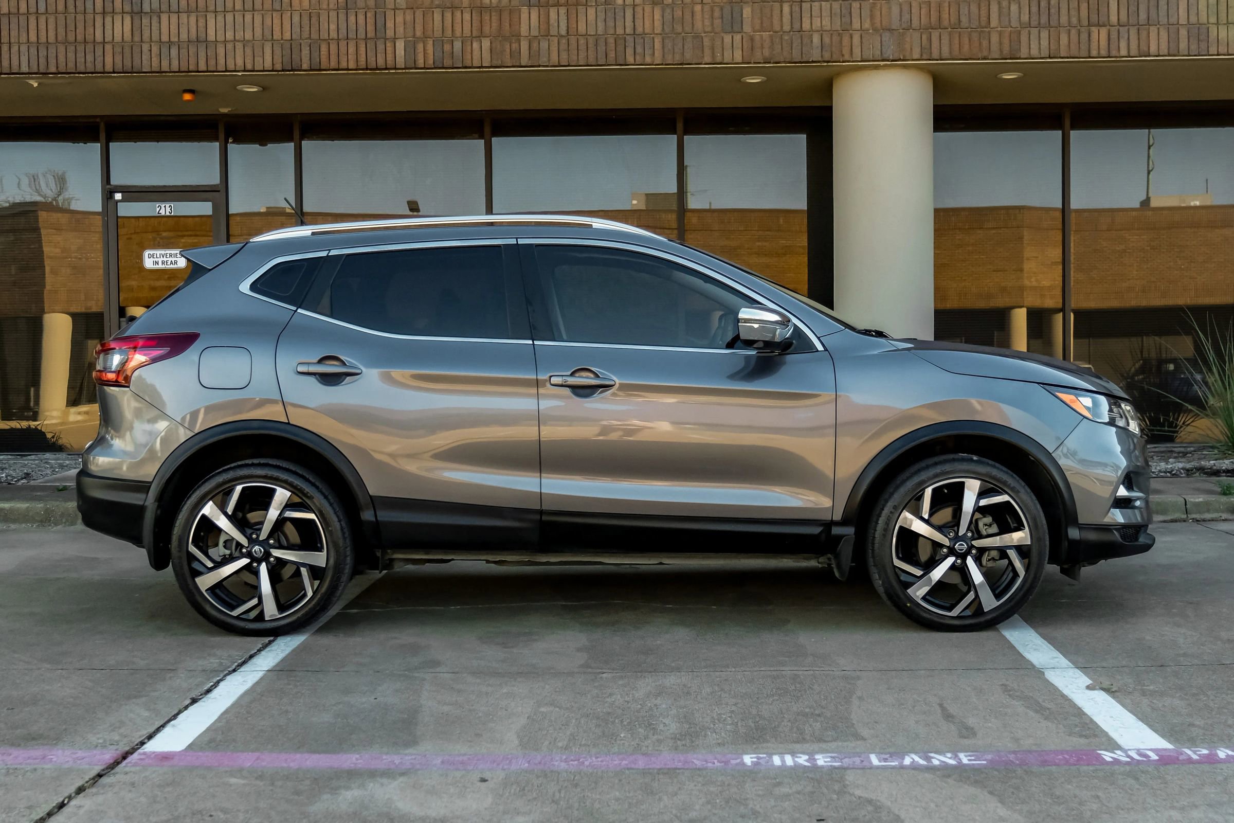 Used 2022 Nissan Rogue Sport SL AWD/4WD image 6