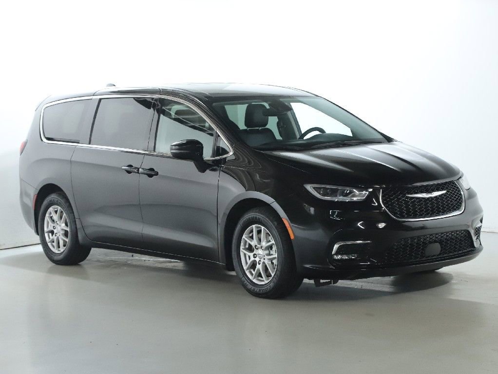 Used 2024 Chrysler Pacifica Touring-L image 9