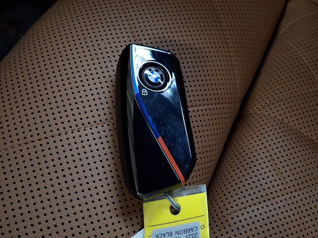 Used 2025 BMW X6 M60i AWD/4WD image 21