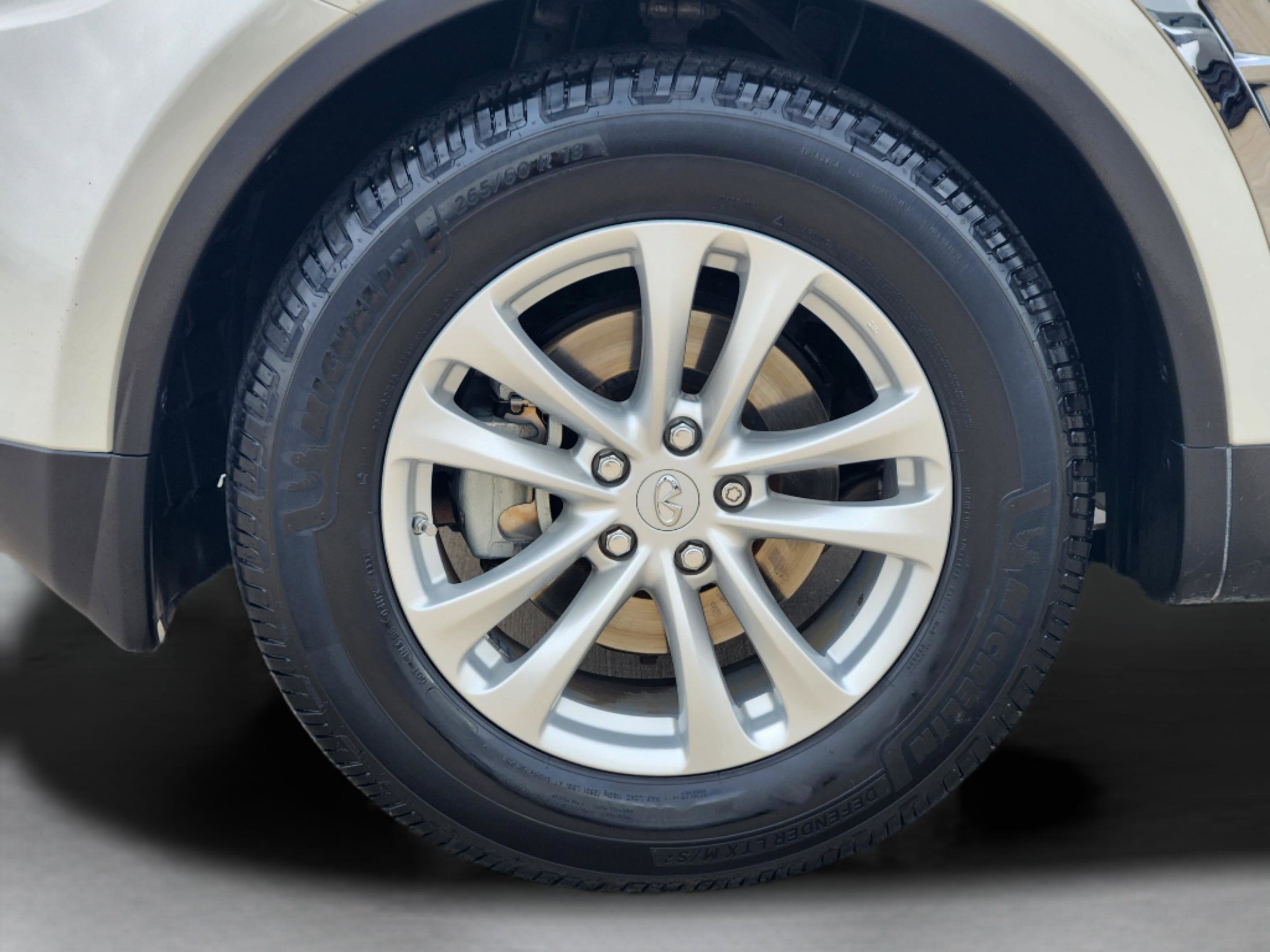 Used 2017 INFINITI QX70 2WD w/ Premium Package image 37
