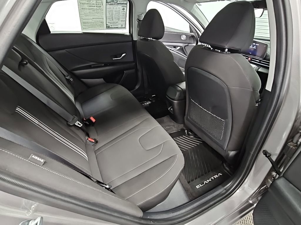Used 2024 Hyundai Elantra SEL w/ Convenience Package image 36