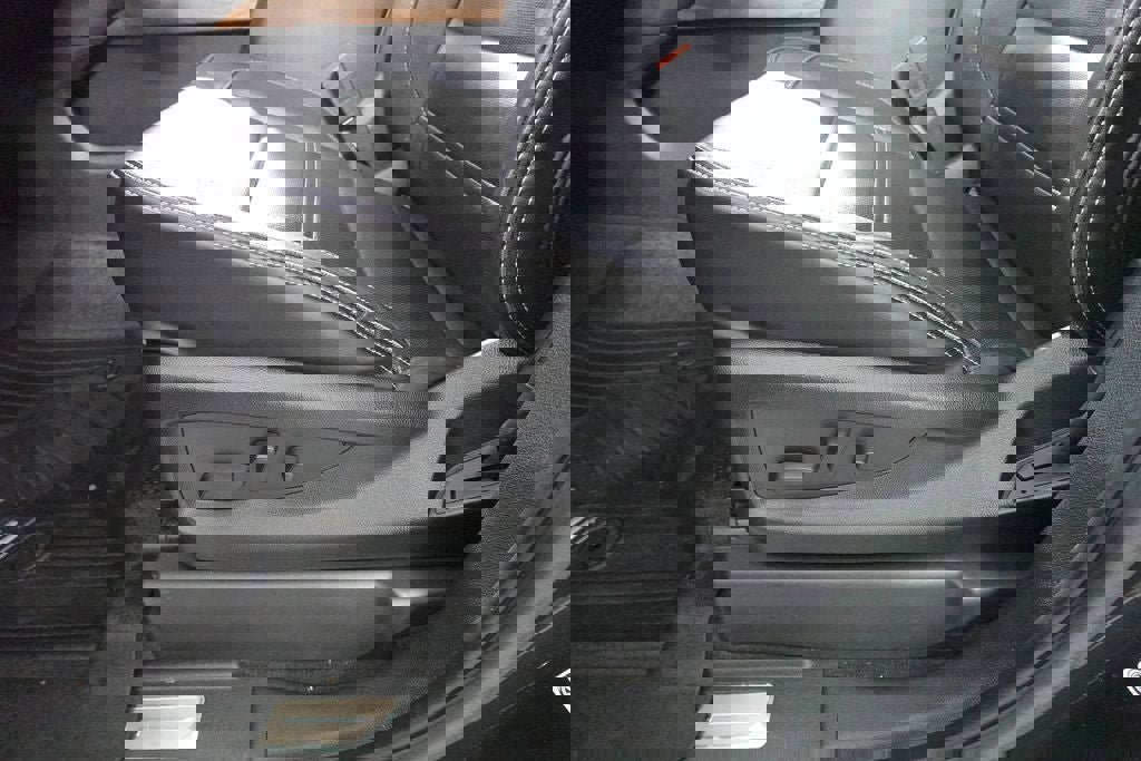 Used 2020 GMC Yukon Denali w/ Denali Ultimate Black Edition image 11