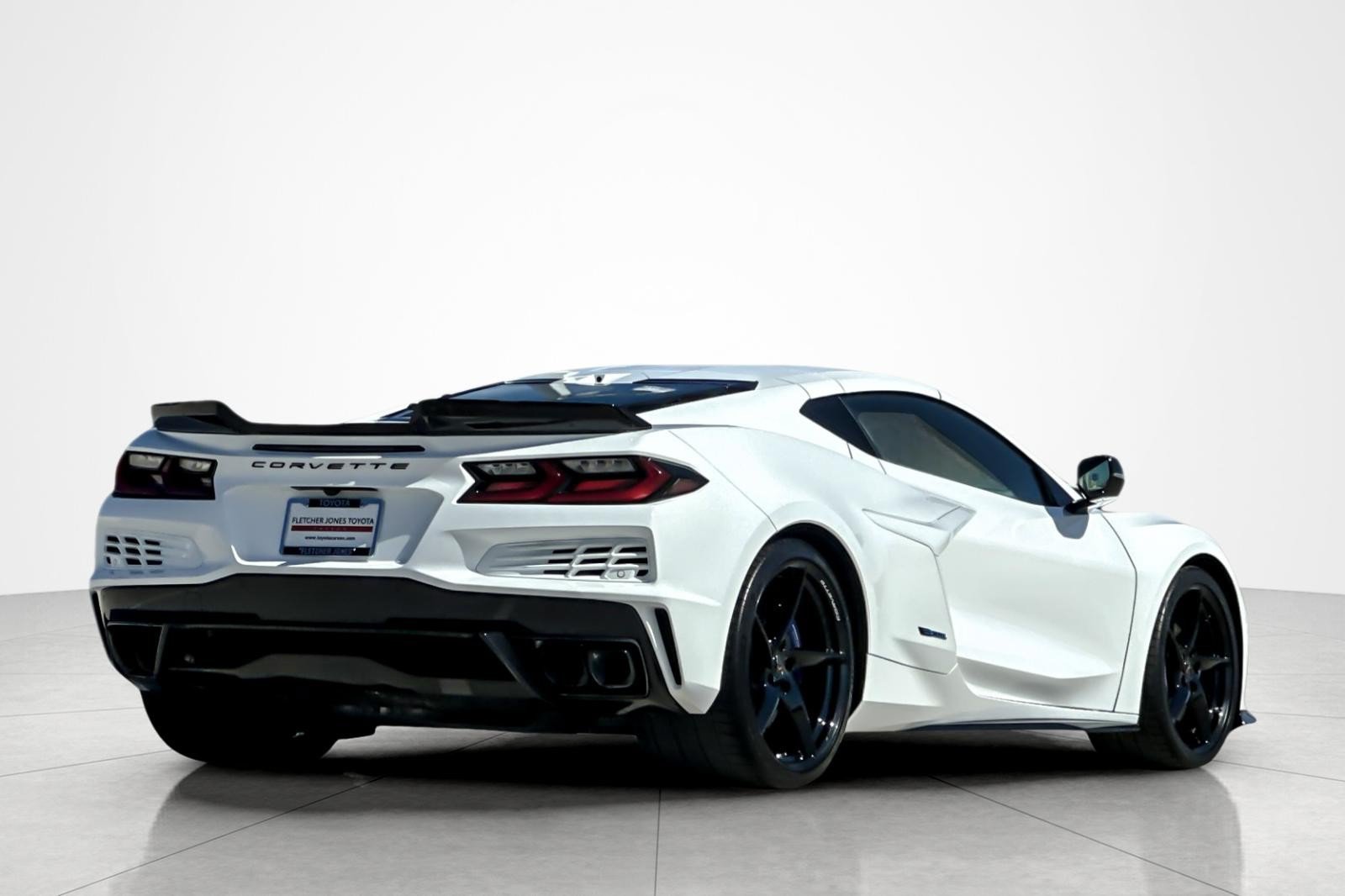 Used 2026 Chevrolet Corvette E-Ray w/ Stealth Interior Trim Package AWD/4WD image 5