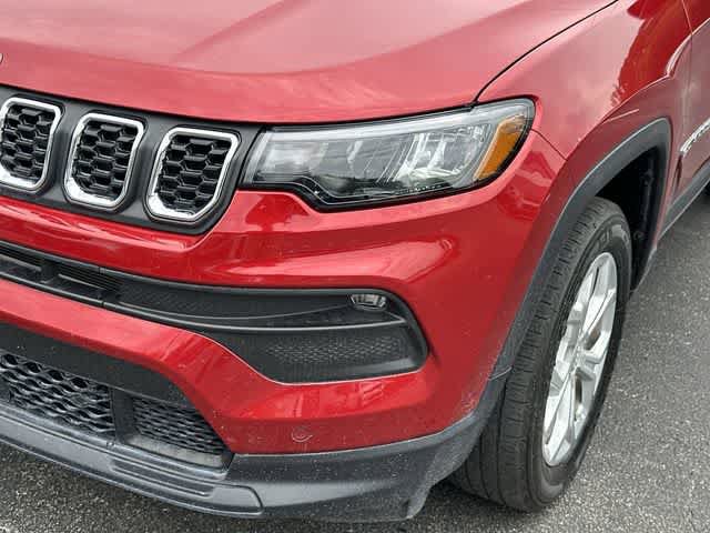 Used 2024 Jeep Compass Latitude w/ Convenience Group AWD/4WD image 10