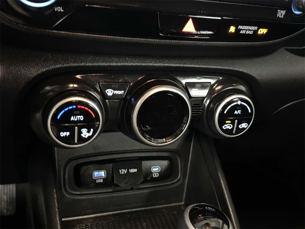 Used 2025 Hyundai Venue SEL image 25