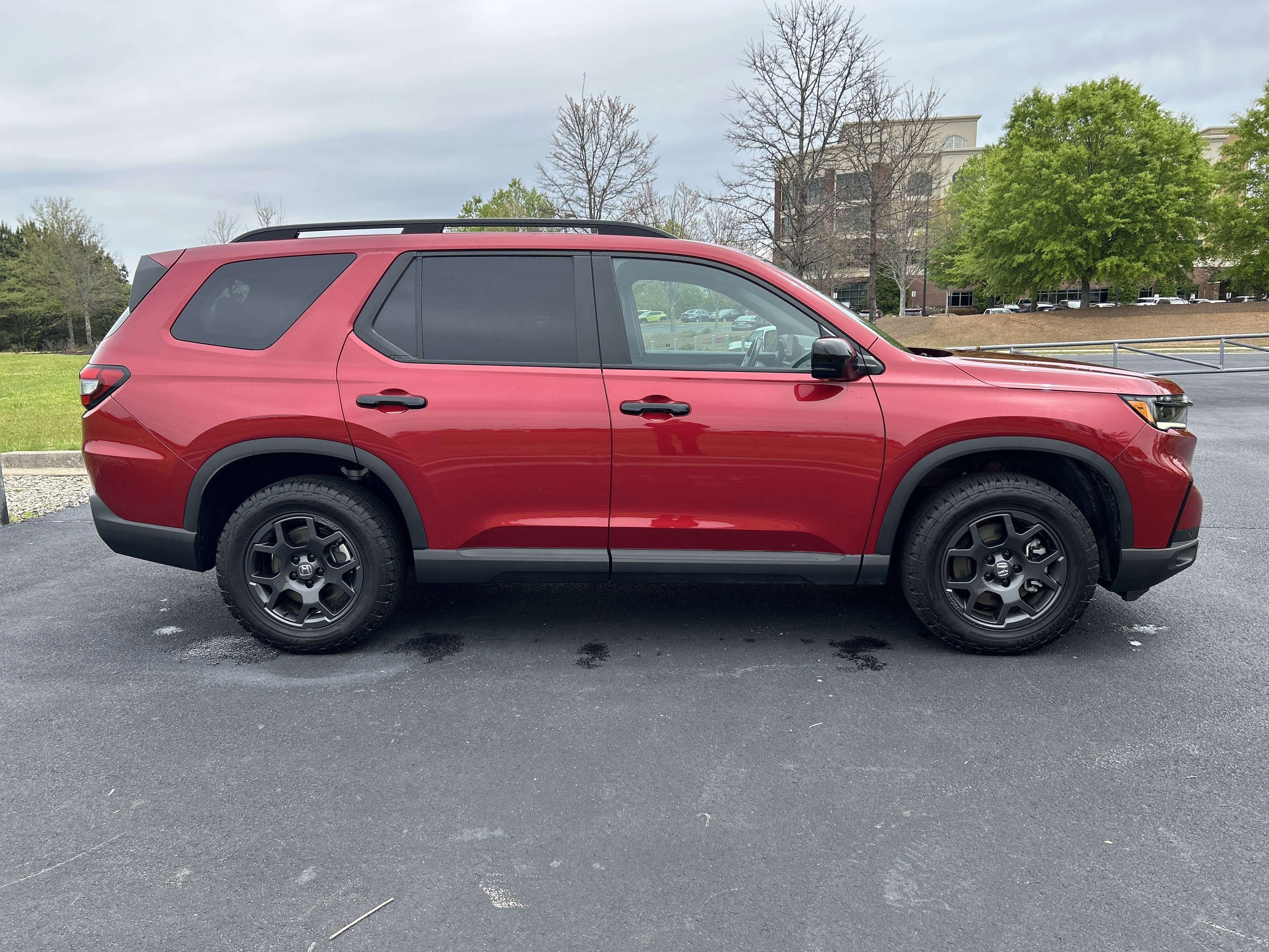 Certified 2025 Honda Pilot TrailSport image 10