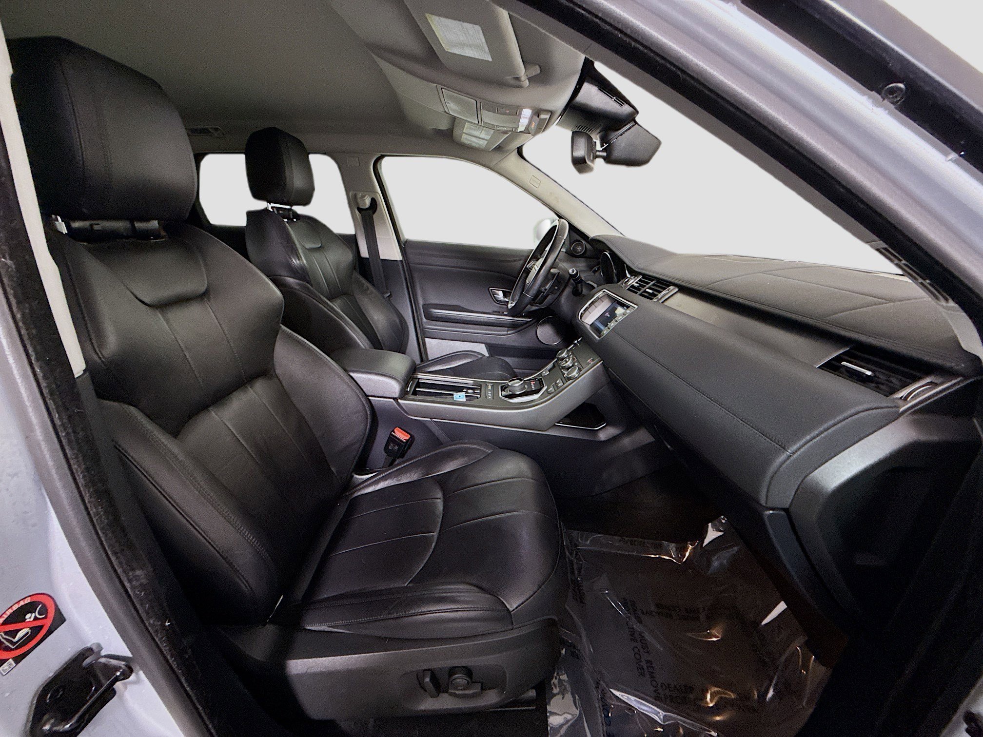 Used 2019 Land Rover Range Rover Evoque SE image 29