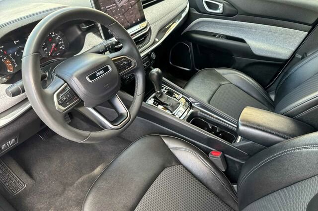 Used 2024 Jeep Compass Latitude image 7