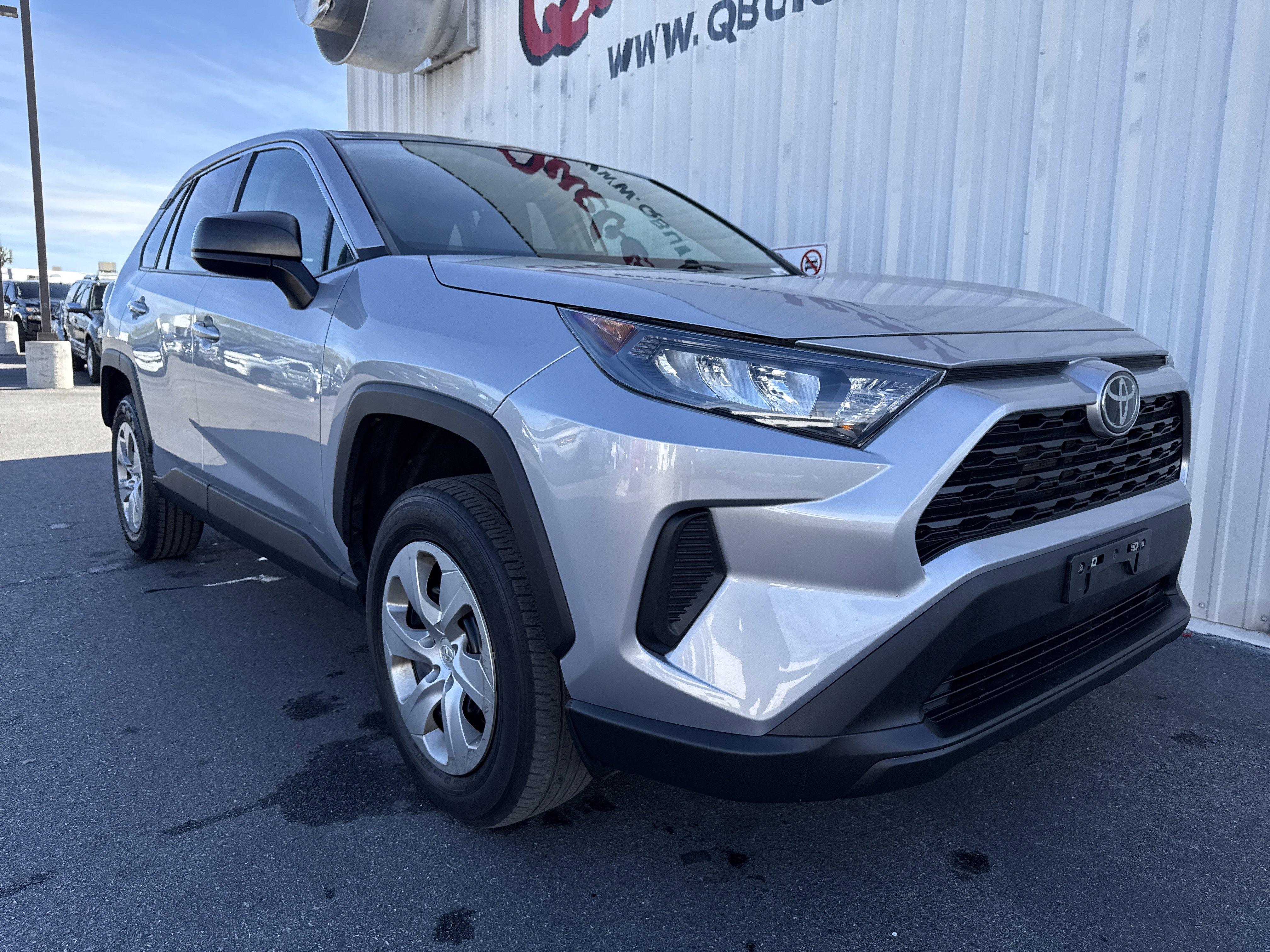 Used 2022 Toyota RAV4 LE image 23