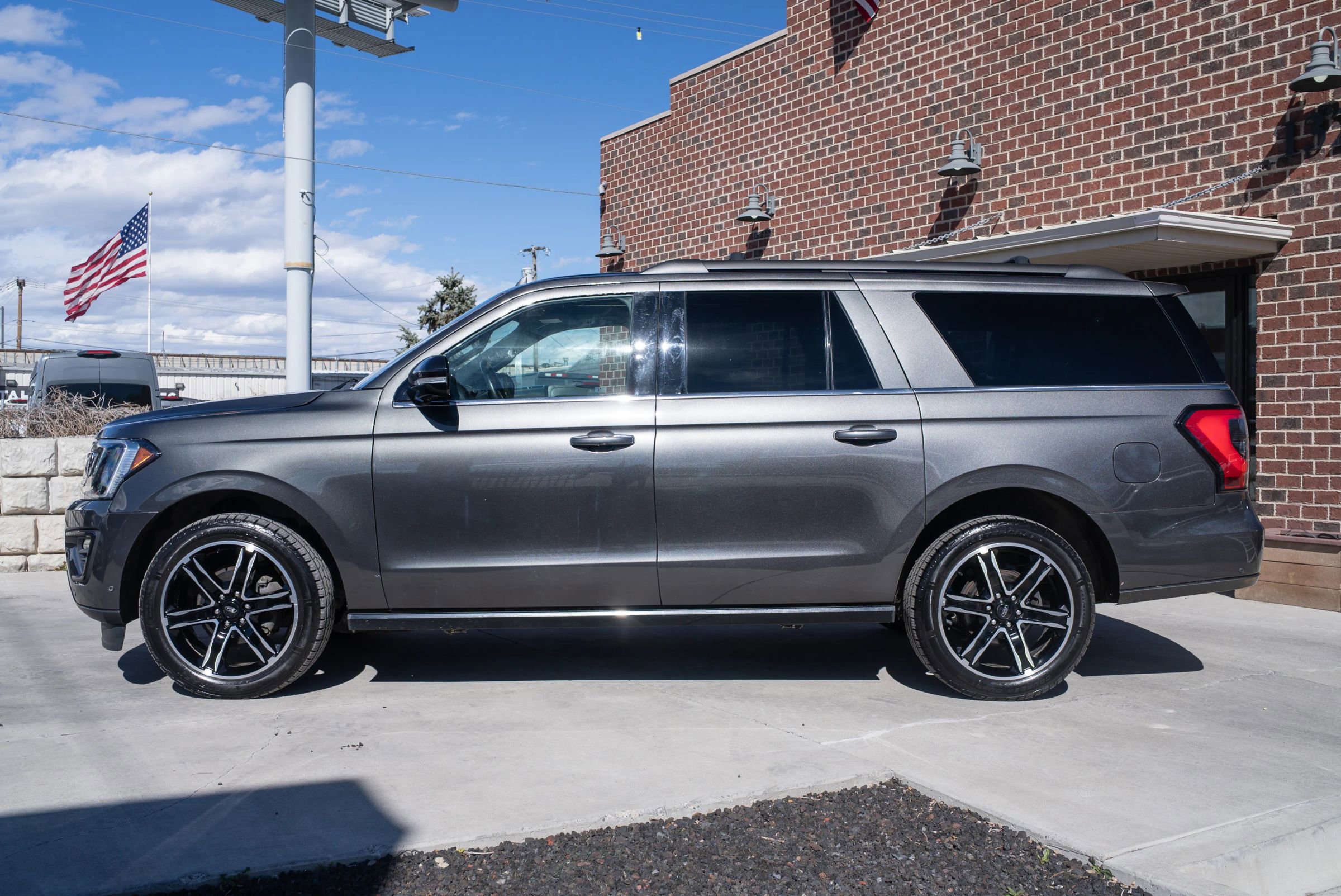 Used 2021 Ford Expedition Max Limited AWD/4WD image 3