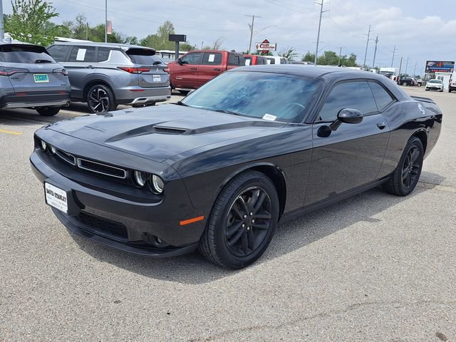 Used 2019 Dodge Challenger SXT w/ Plus Package image 9