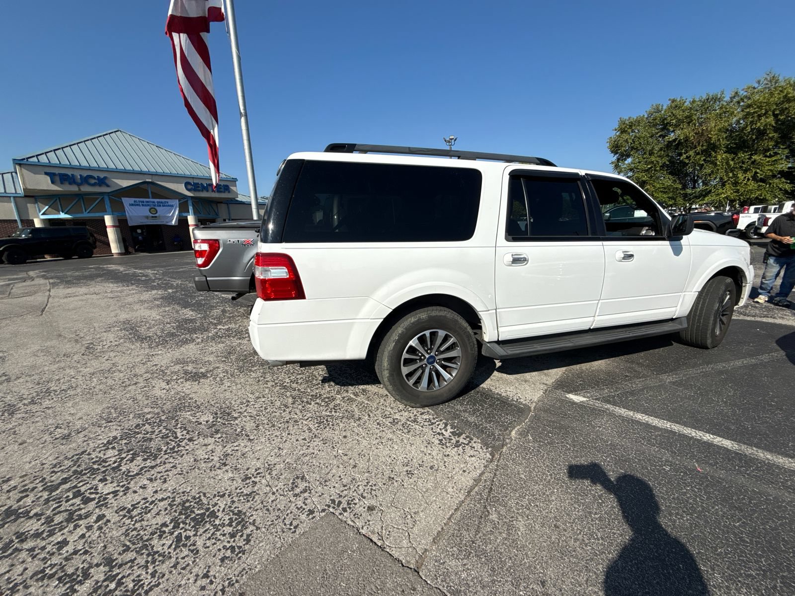 Used 2017 Ford Expedition EL XLT RWD image 5