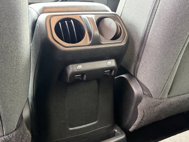 Used 2024 Jeep Wrangler Unlimited image 15