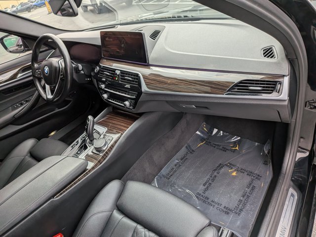 Used 2023 BMW 530e xDrive AWD/4WD image 19